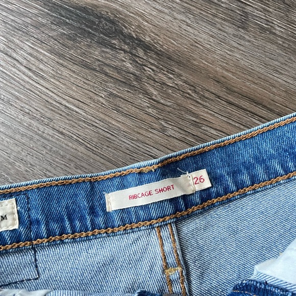 Levi's Light Blue Denim Ribcage Shorts - Picture 4 of 4
